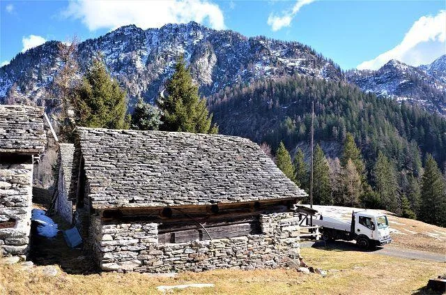 Rustico da ristrutturare con piccolo terreno bella vista panoramica... – photo 8 sur 23
