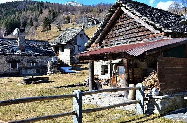 Rustico da ristrutturare con piccolo terreno bella vista panoramica... – photo 17 sur 23