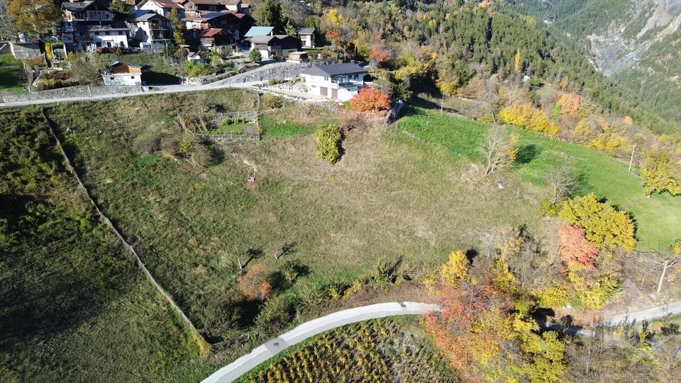 Terrain à vendre sur les hauts de Conthey avec une vue imprenable