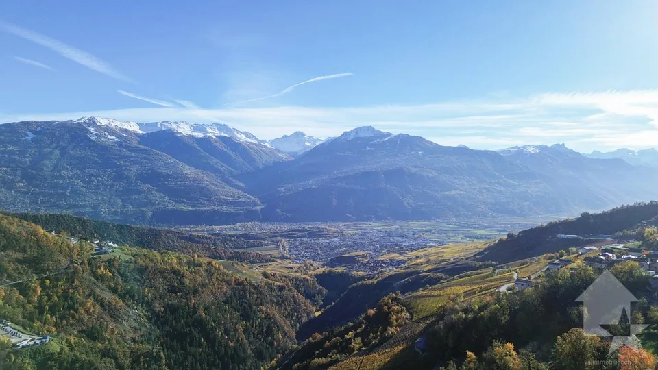 Terrain à vendre sur les hauts de Conthey avec une vue imprenable
