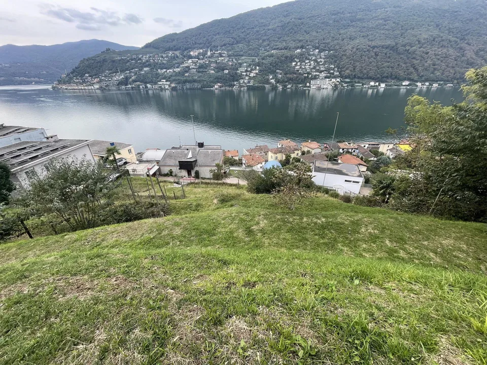 SPLENDIDO TERRENO EDIFICABILE CON MERAVIGLIOSA VISTA LAGO