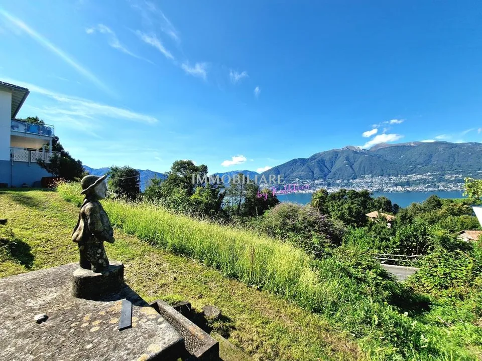 Grundstück mit Seeblick und 4 Parkplätzen