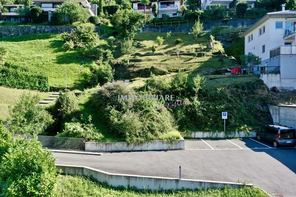 Grundstück mit Seeblick und 4 Parkplätzen
