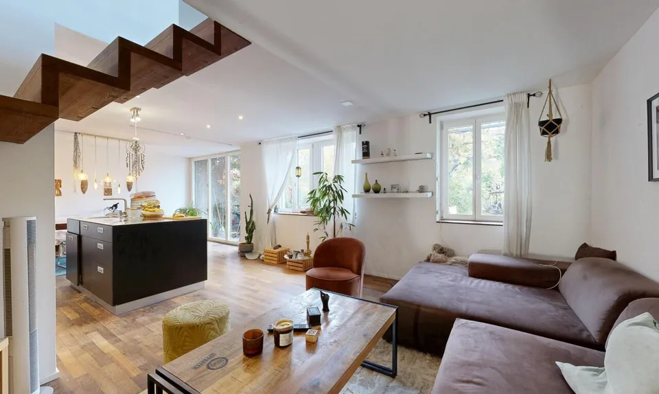 Casa con due loft e parcella separata accanto