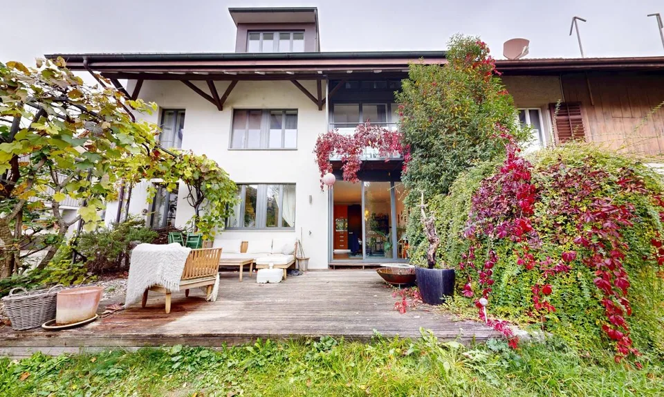 Casa con due loft e parcella separata accanto