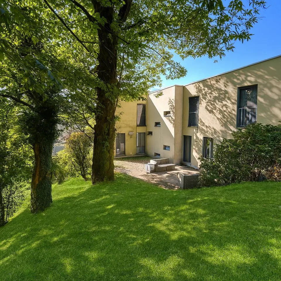 PONTE CAPRIASCA, grande villa  moderna