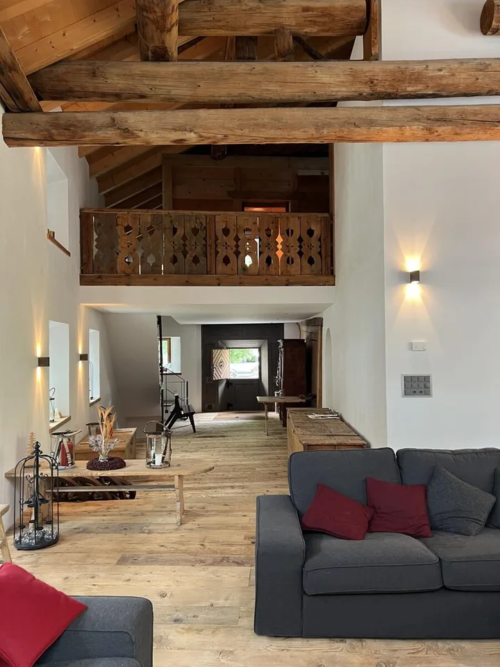 Historisches Bauernhaus trifft auf moderne Architektur Ein Haus wir...