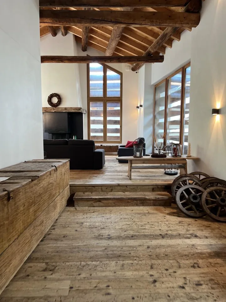 Historisches Bauernhaus trifft auf moderne Architektur Ein Haus wir...