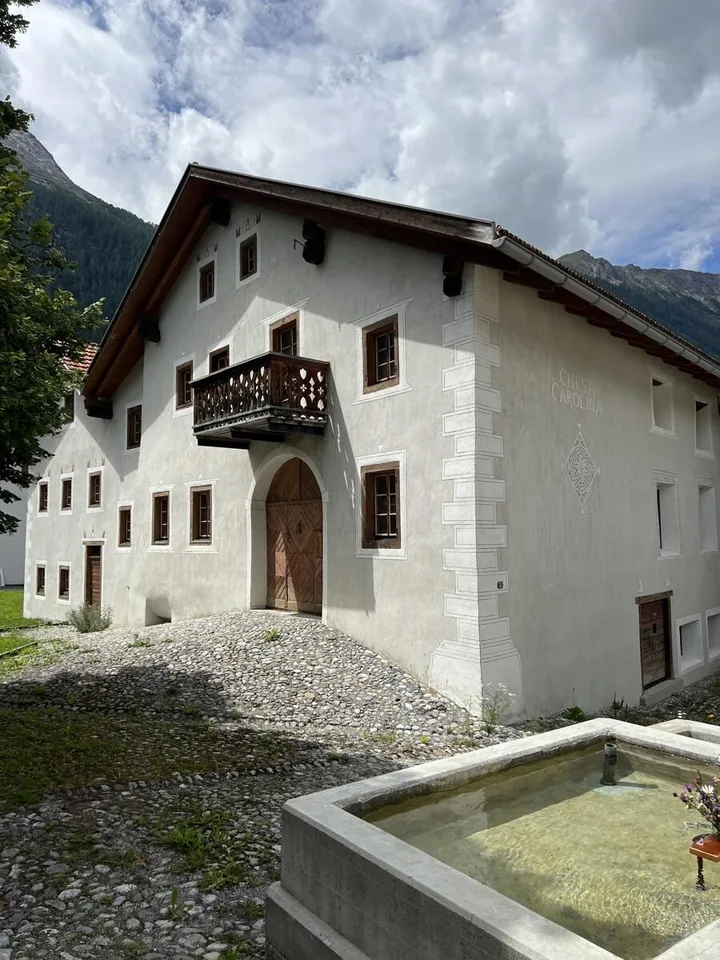 Historisches Bauernhaus trifft auf moderne Architektur Ein Haus wir...