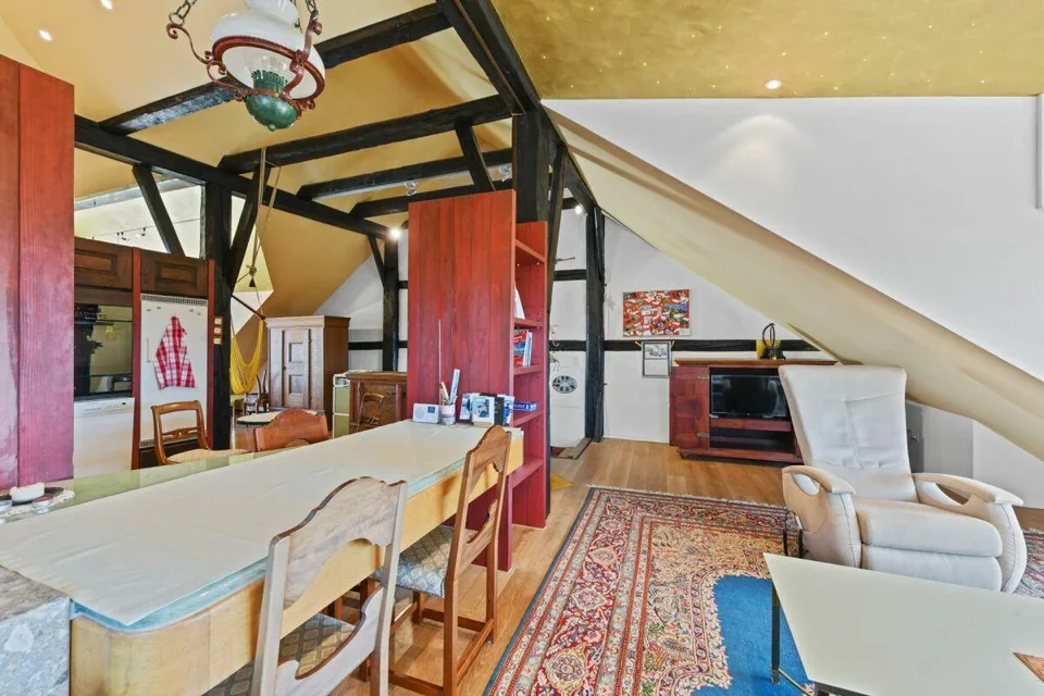 Charme trifft Weitsicht - einzigartige Maisonette-Dachwohnung im He...