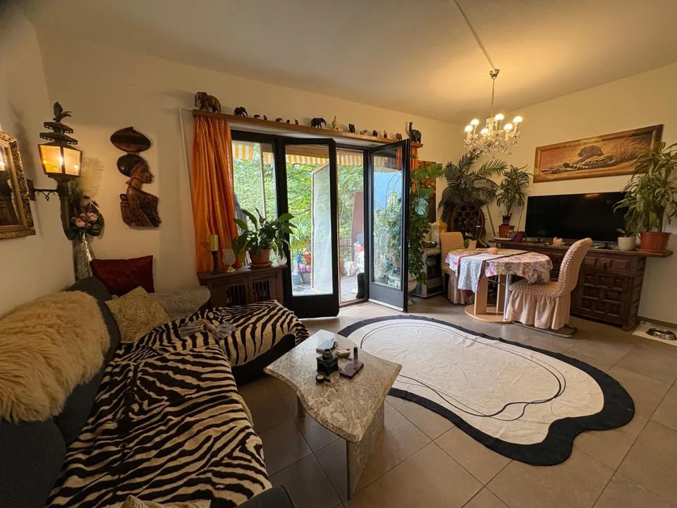 Casa con due appartamneti con giardino e bella vista / Zweifamilien...