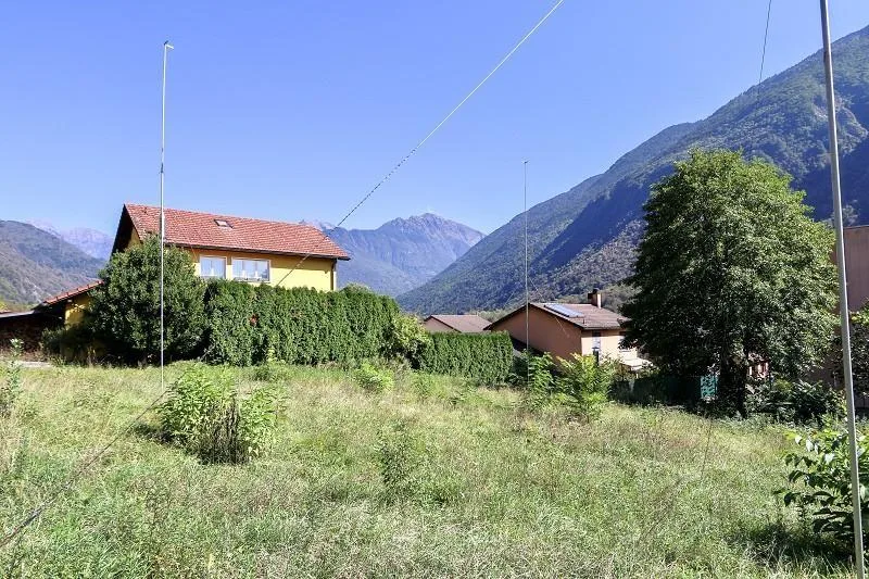 ebenes Bauland von 687 m2 Zone R3 an sehr sonniger, ruhiger Aussich...