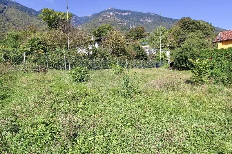 ebenes Bauland von 687 m2 Zone R3 an sehr sonniger, ruhiger Aussich...