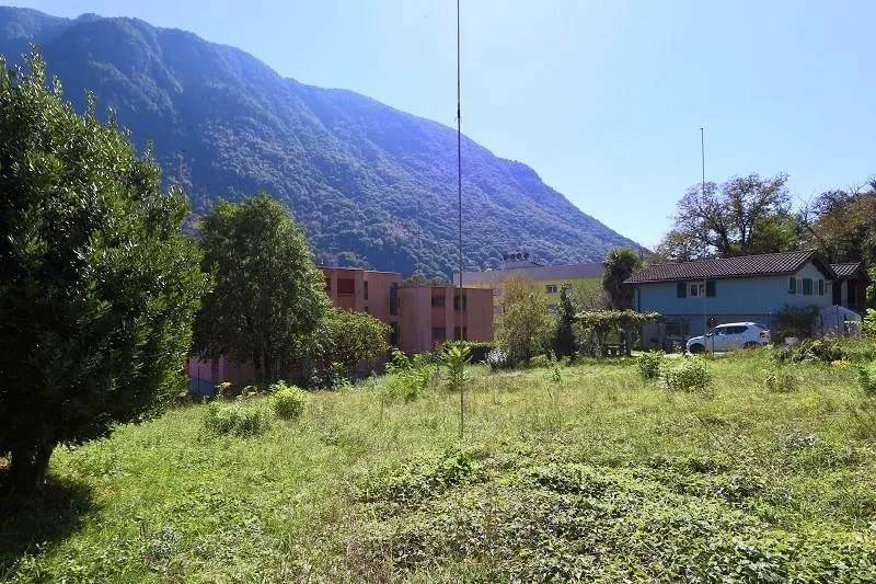 ebenes Bauland von 687 m2 Zone R3 an sehr sonniger, ruhiger Aussich...