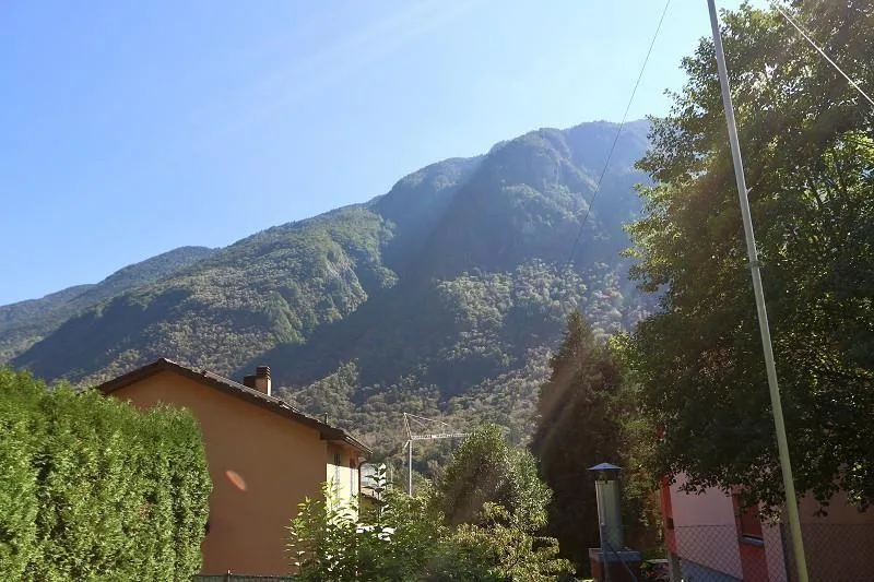 ebenes Bauland von 687 m2 Zone R3 an sehr sonniger, ruhiger Aussich... – Foto 8 von 14