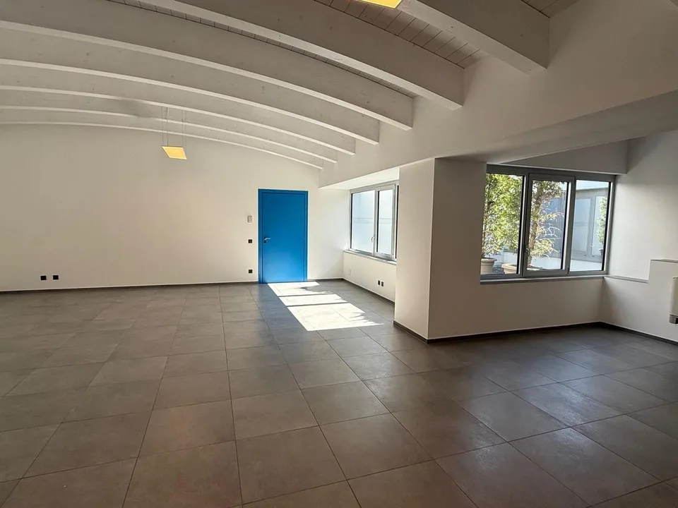 Ufficio di 330m2 - Ideale per Uso Proprio e/o Investimento a Reddito