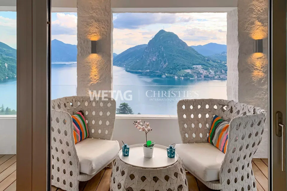 Luxuriöse Duplex-Attikawohnung in Lugano-Aldesago mit herrlichem Bl...