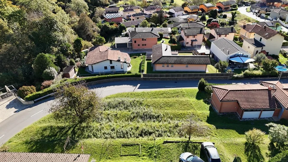 Terreno edificabile in zona verde e ottimo potenziale a Pura