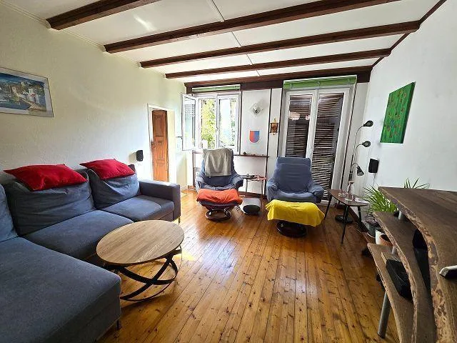 Casa rustica nel nucleo con grande giardino