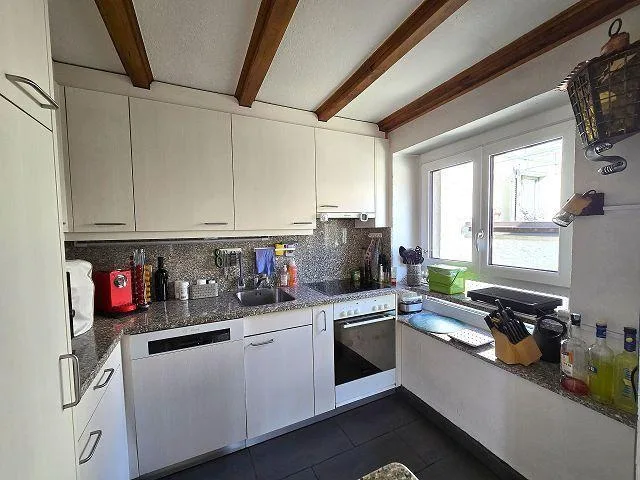 Casa rustica nel nucleo con grande giardino – Foto 9 von 30