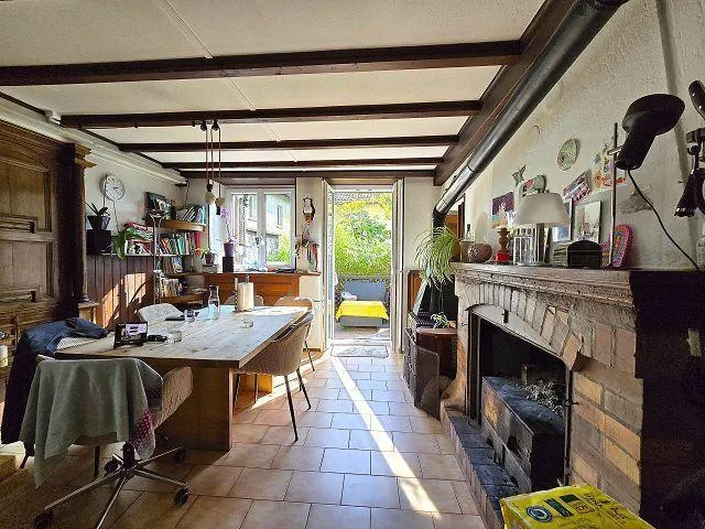 Casa rustica nel nucleo con grande giardino
