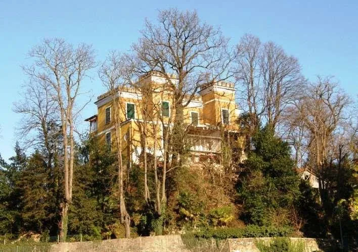 STABIO AMPIA VILLA DA RISTRUTTURARE