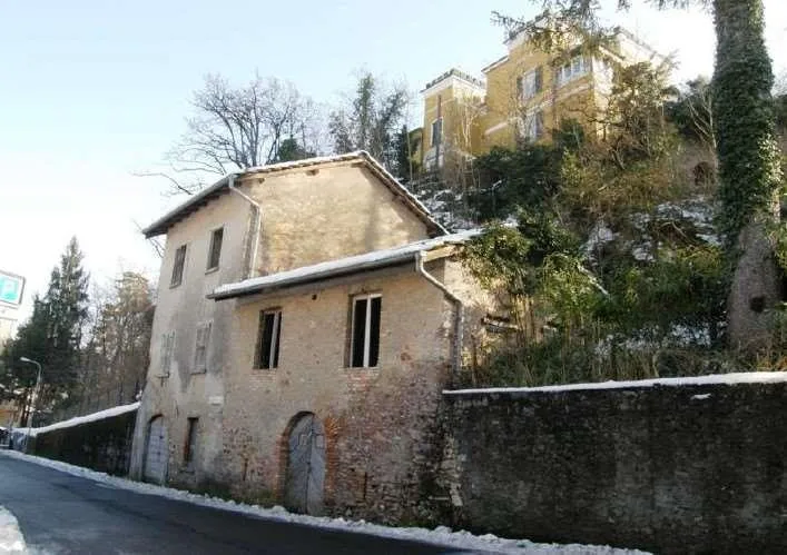 STABIO AMPIA VILLA DA RISTRUTTURARE