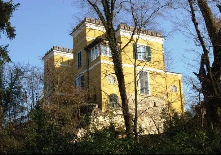 STABIO AMPIA VILLA DA RISTRUTTURARE