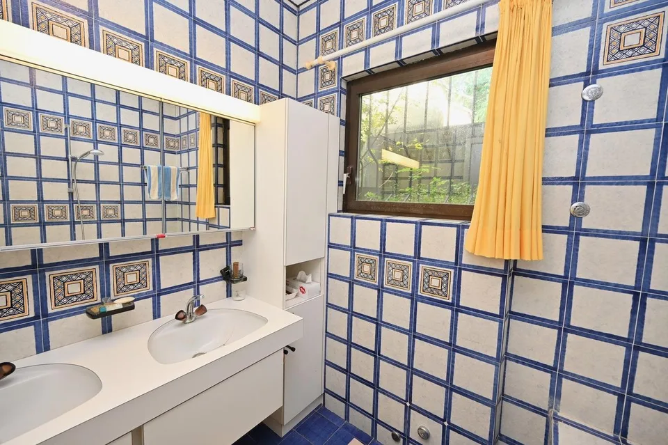 Villa con 2 Appartamenti Indipendenti e Splendida Vista Lago a 180° – Foto 18 von 25