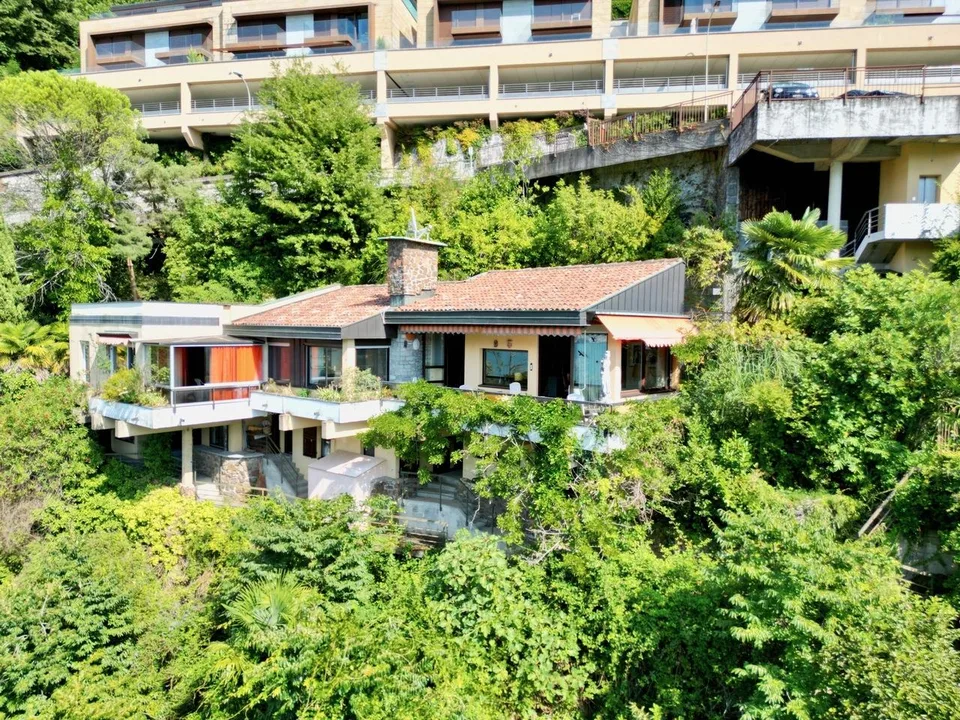 Villa con 2 Appartamenti Indipendenti e Splendida Vista Lago a 180° – Foto 6 von 25