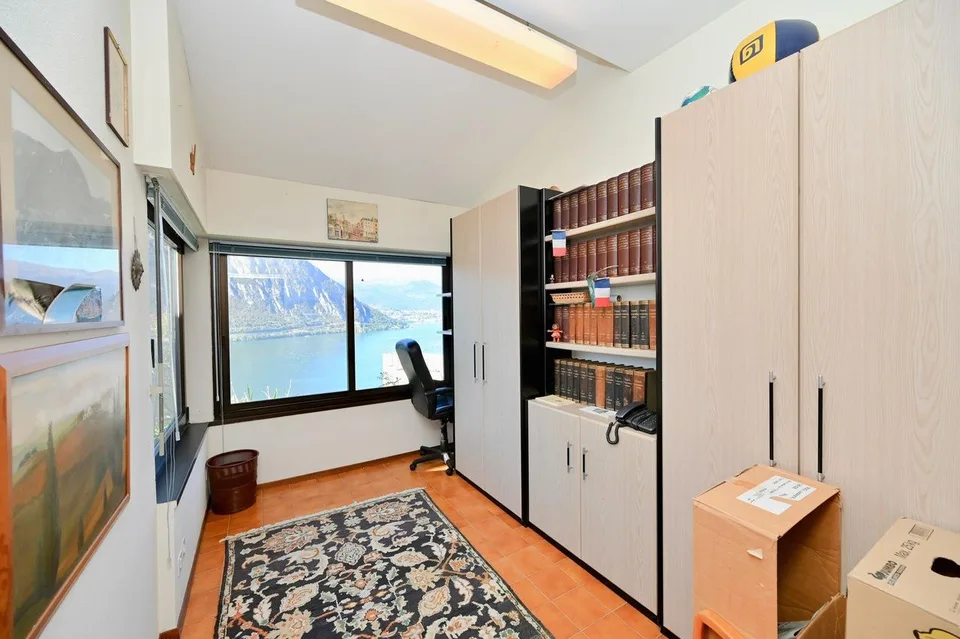 Villa con 2 Appartamenti Indipendenti e Splendida Vista Lago a 180° – Foto 16 von 25