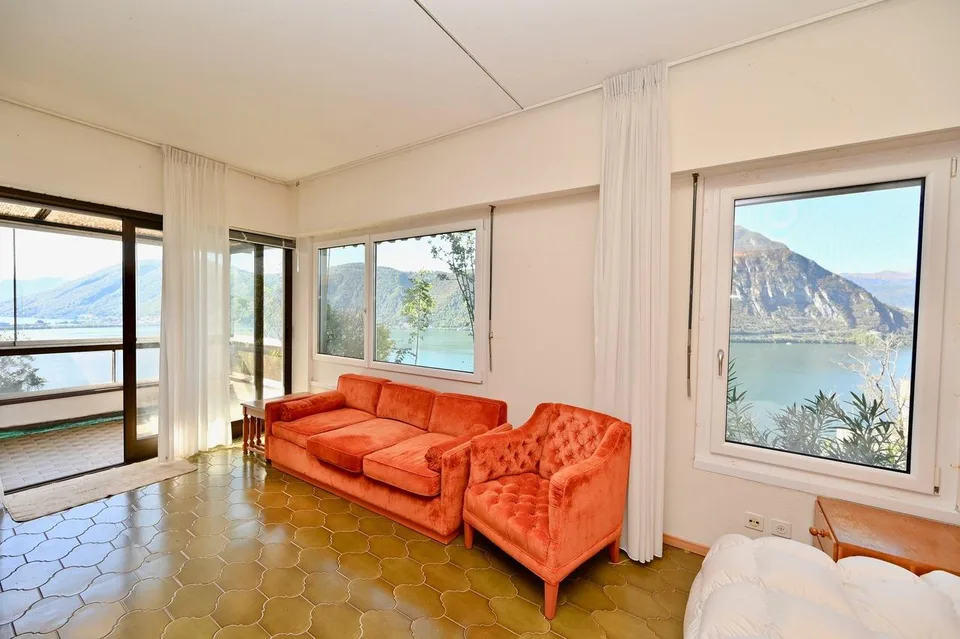 Villa con 2 Appartamenti Indipendenti e Splendida Vista Lago a 180° – Foto 19 von 25