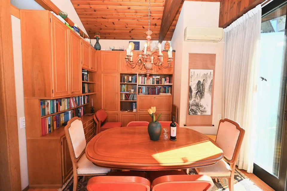Villa con 2 Appartamenti Indipendenti e Splendida Vista Lago a 180° – Foto 12 von 25