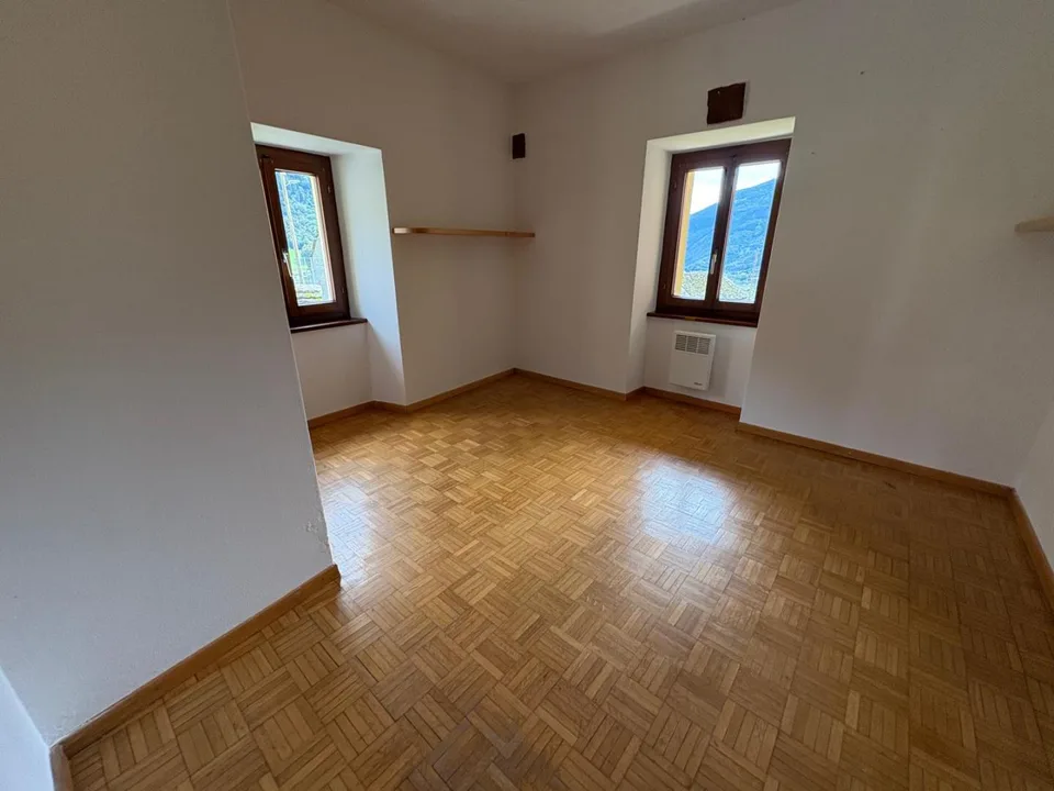 Casa a Ponte Valentino su 2 piani  con terreno edificabile