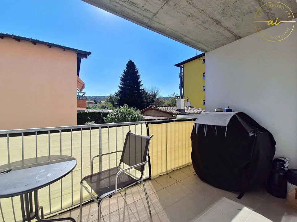 AMPIO E LUMINOSO APPARTAMENTO DI 4.5 LOCALI CON BALCONE