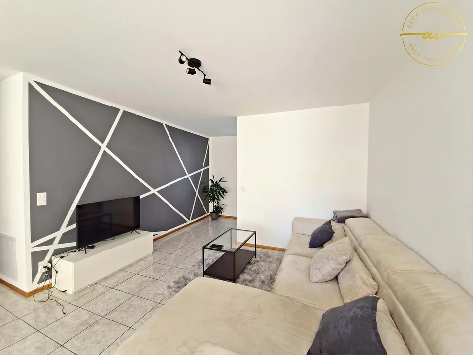 AMPIO E LUMINOSO APPARTAMENTO DI 4.5 LOCALI CON BALCONE