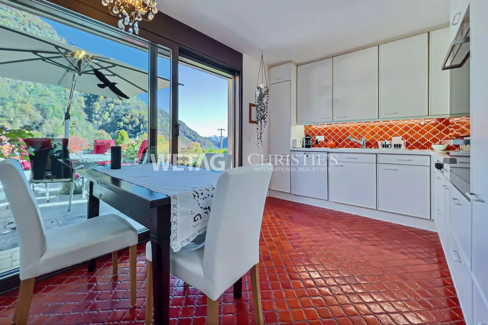 Elegante & moderne Villa mit Innenpool zu verkaufen in Crana, auch ...