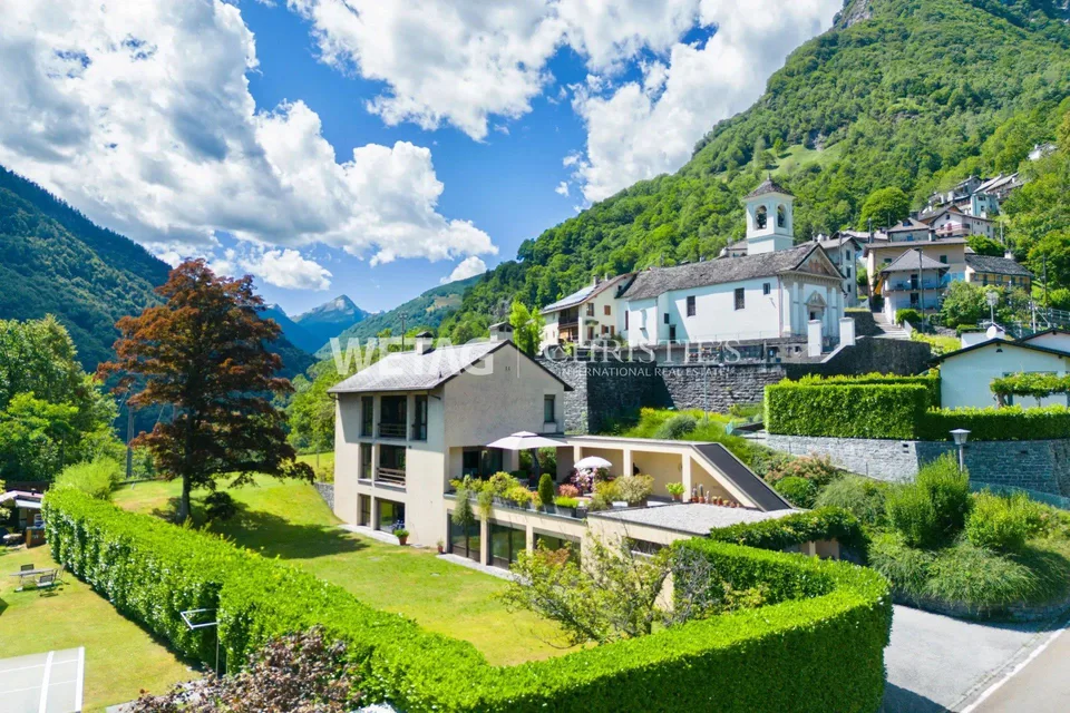 Elegante & moderne Villa mit Innenpool zu verkaufen in Crana, auch ...