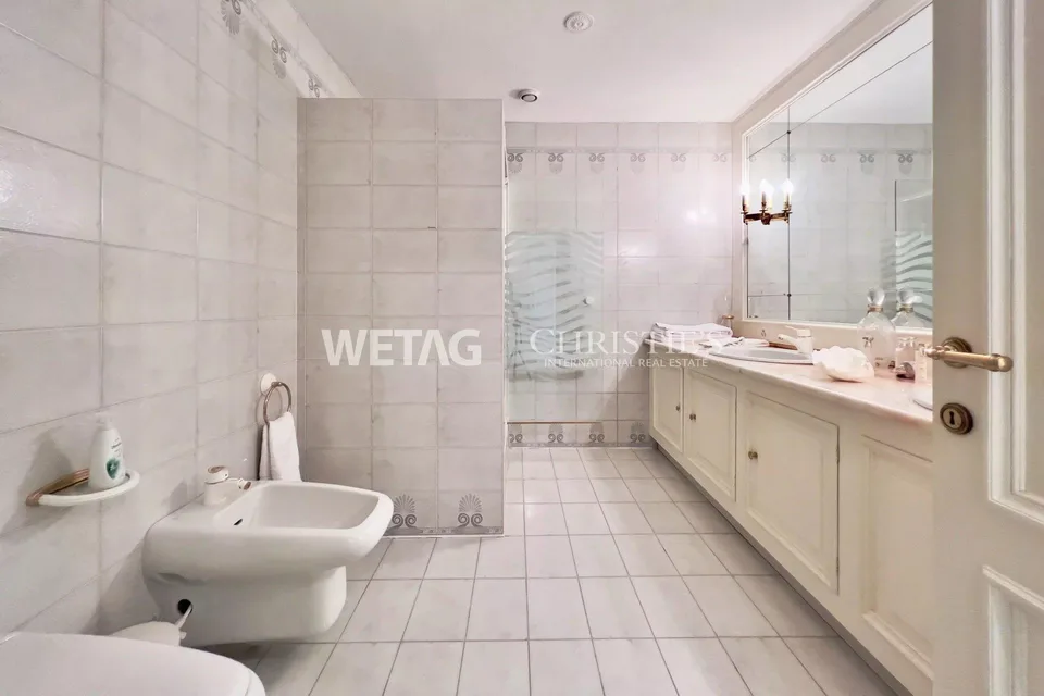 Luxuriöse Wohnung mit grosser Terrasse & bezaubernder Aussicht auf... – Foto 9 von 10