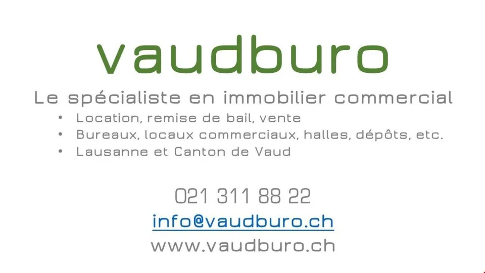 Grand terrain et halle industriels AV