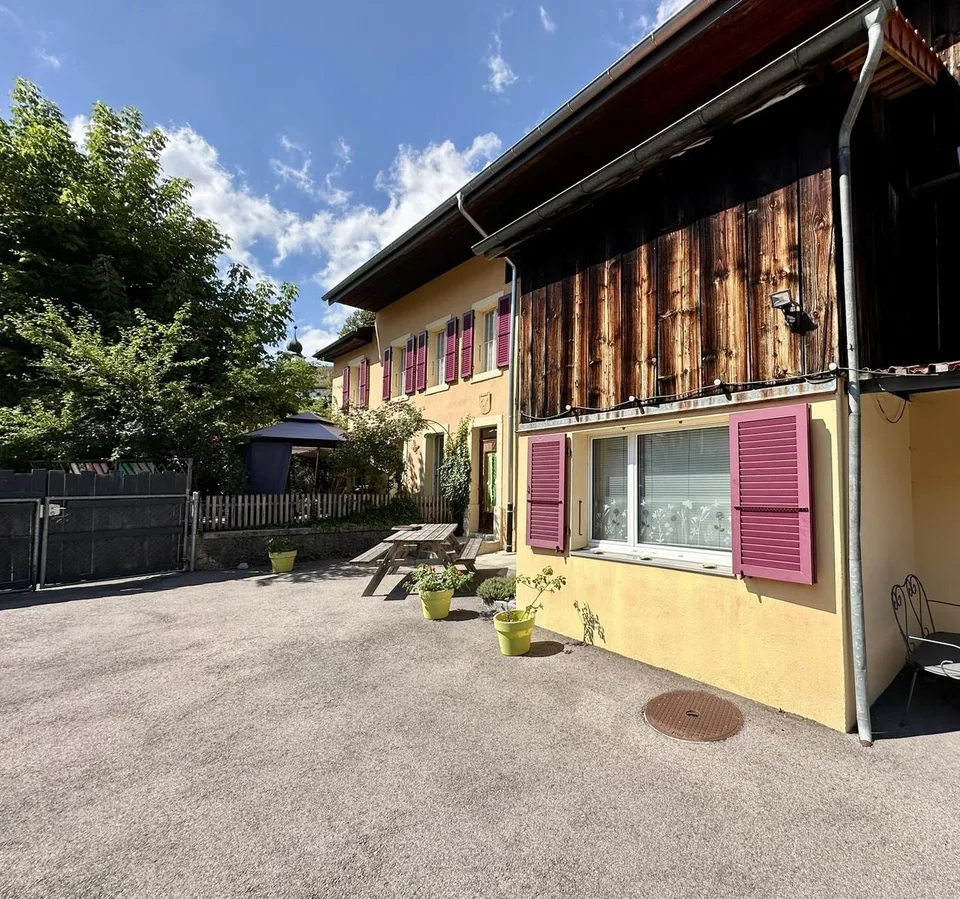 Maison de caractère avec rural et verger au cœur du village