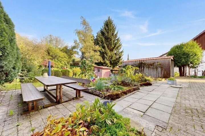 Atypical Family House Renovated with Garden and Independent Garage – photo 10 of 15