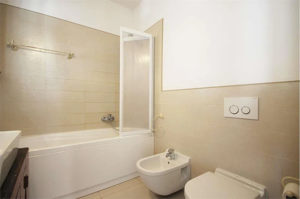 Gemütliches 2.5-Zimmer-Dachgeschoss mit Terrasse und Möbeln - hervorragendes Investment – Foto 24 von 31