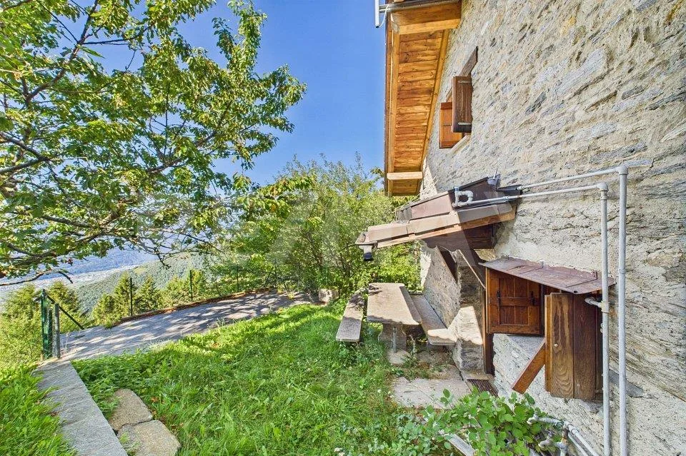 Casetta di vacanza con vista panoramica a Mornera