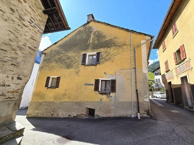 6-Zimmer-Dorfhaus mit Parkplatz / Casa unifamiliare di 6 locali con... – Foto 27 von 29