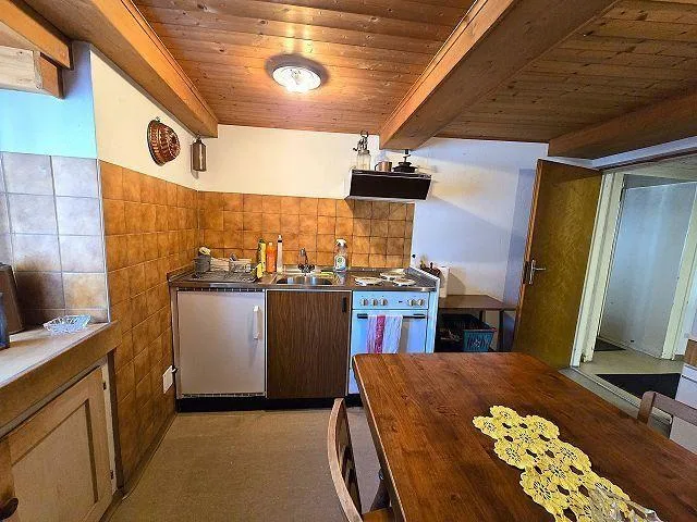 6-Zimmer-Dorfhaus mit Parkplatz / Casa unifamiliare di 6 locali con... – Foto 7 von 29