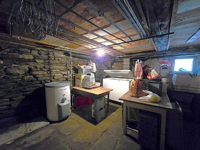 6-Zimmer-Dorfhaus mit Parkplatz / Casa unifamiliare di 6 locali con... – Foto 18 von 29