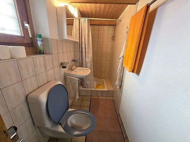 6-Zimmer-Dorfhaus mit Parkplatz / Casa unifamiliare di 6 locali con... – Foto 14 von 29