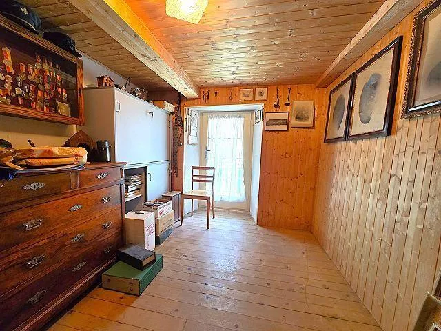6-Zimmer-Dorfhaus mit Parkplatz / Casa unifamiliare di 6 locali con... – Foto 11 von 29