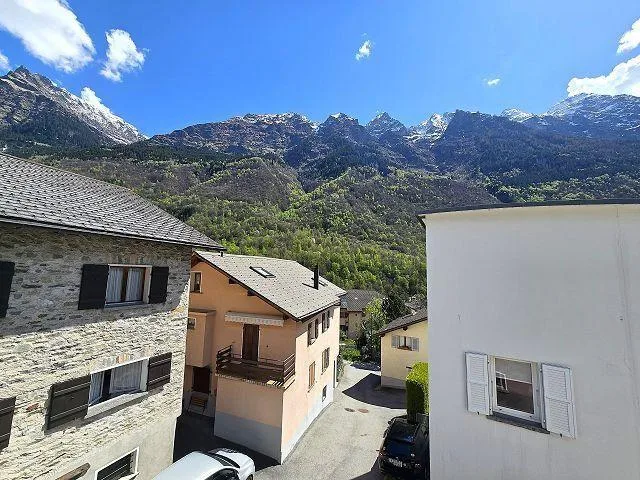 6-Zimmer-Dorfhaus mit Parkplatz / Casa unifamiliare di 6 locali con... – Foto 22 von 29